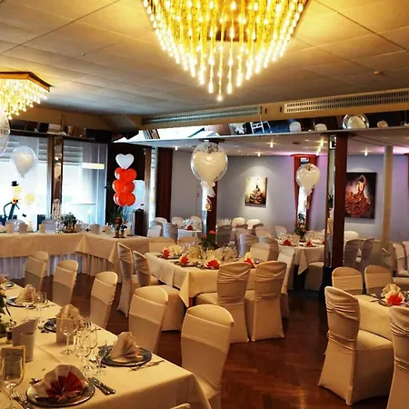 מלון Vier Linden Kiek In 3*