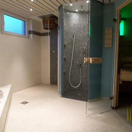 מלון Vier Linden Kiek In 3*