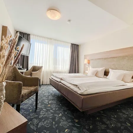 מלון Vier Linden Kiek In 3*