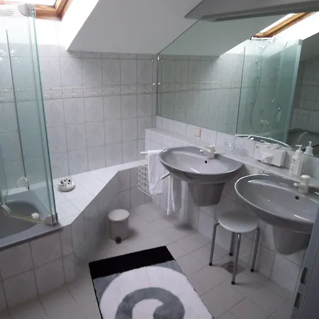 מלון Vier Linden Kiek In 3*